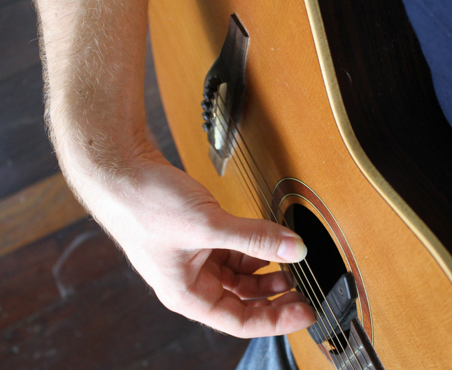 Thumb behind the fingers how not to pluck the strings. Acoustic